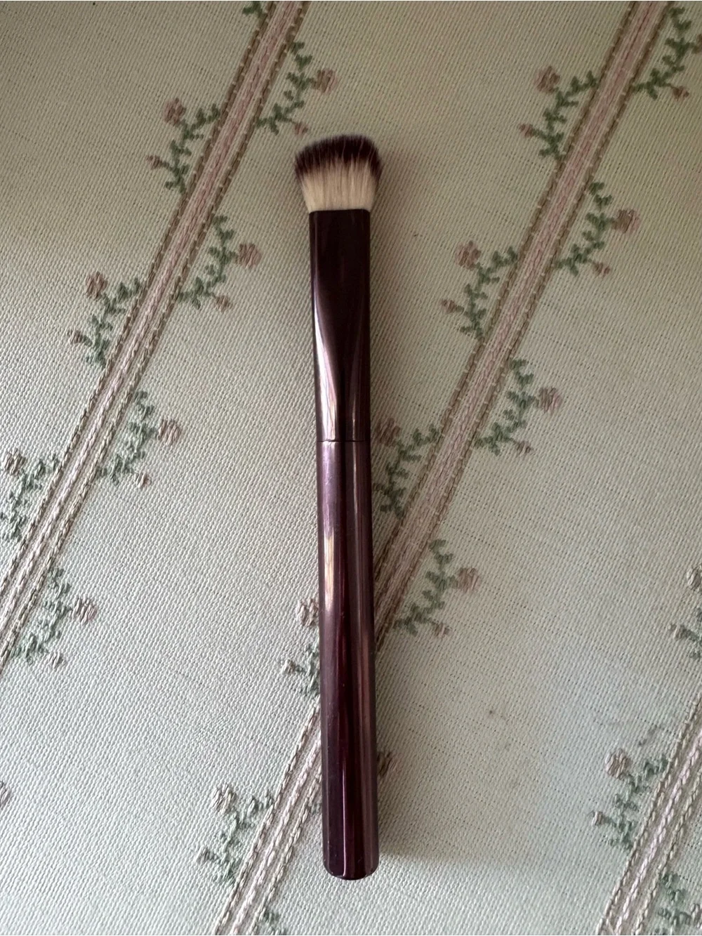 Hourglass Vanish Seamless Finish Concealer Brush
